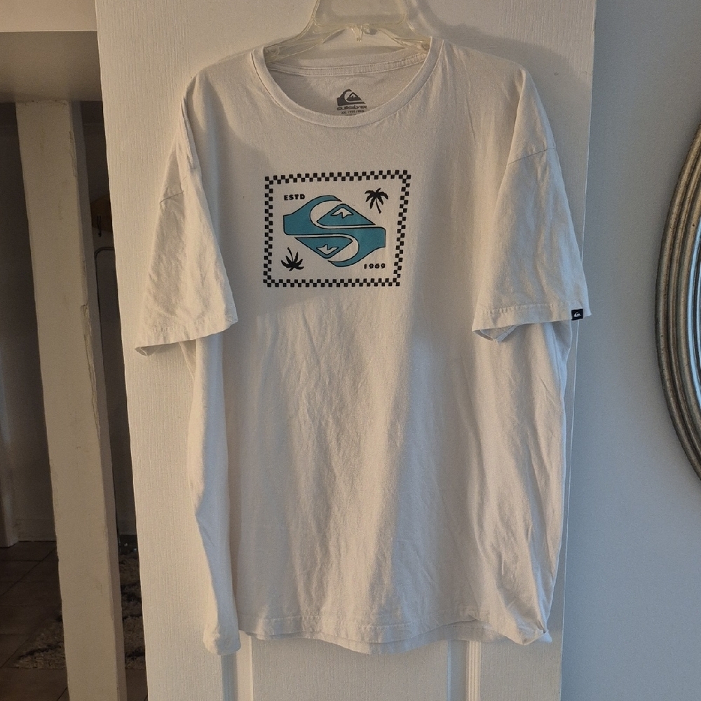 Quiksilver White Short Sleeve Tee with Graphic Design